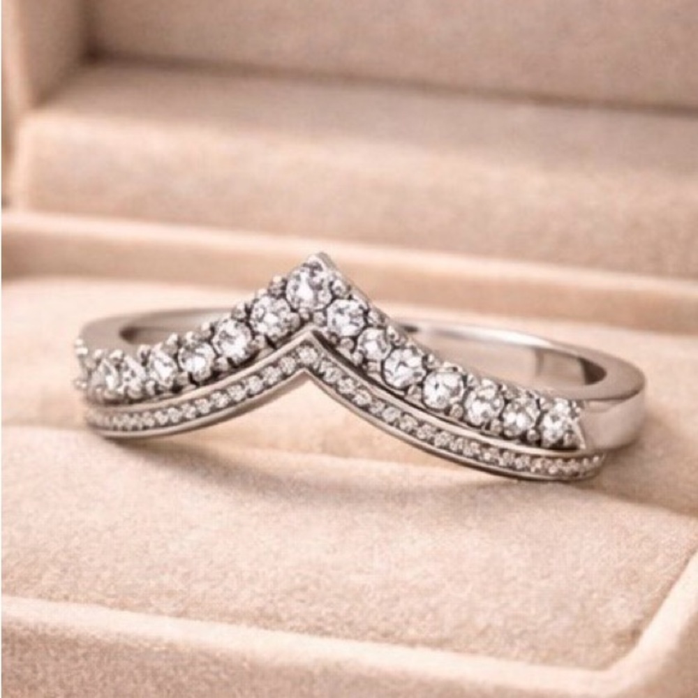 NEW Elegant Silver Women's Ring Size 7